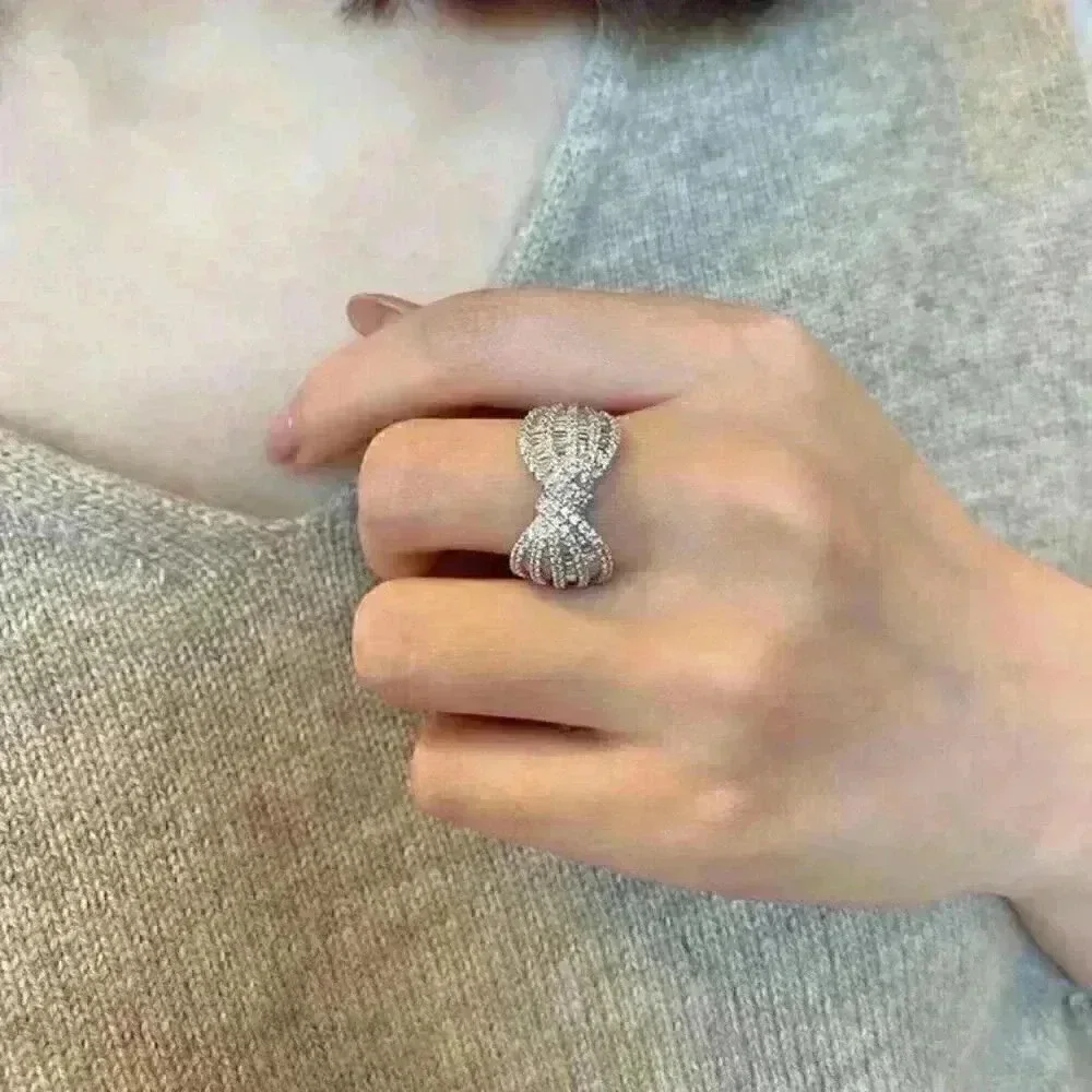 New Gorgeous 925 Silver Sim. Diamond Ring